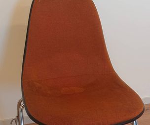 JMH Läderverkstan stol av Eames ursprunglig
